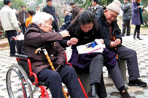 香港人口问题_人口数据出炉,细看香港的人口危机(2)